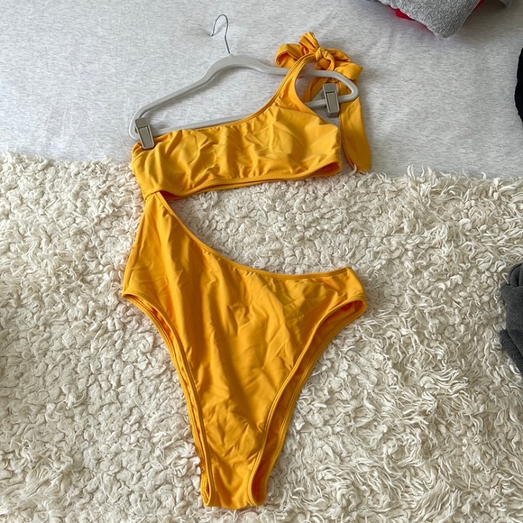 A&F yellow bathing suit - Picture 1 of 2